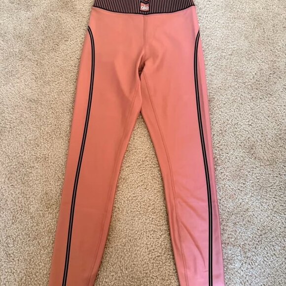 Alo Yoga Set Airlift Line Up Bra And High-Waist 7/8 Line Up Legging Dusty Rose - Picture 7 of 9